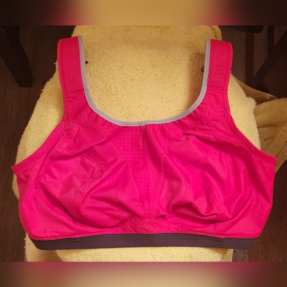 34H (UK) Freya Active Dynamic Wireless Sports Bra, Hot Crimson Colorway